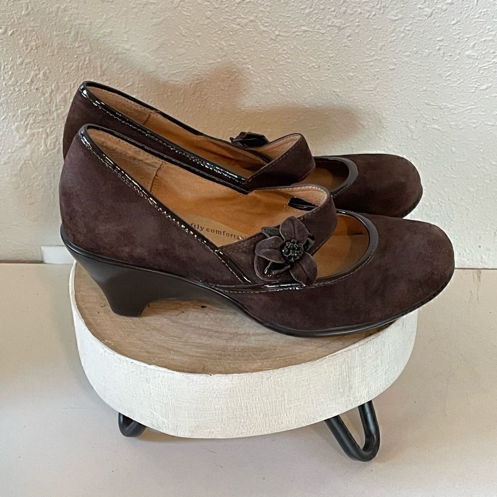 EUC Softspots Womens Brown Suede Mary Jane Comfortable Shoes Size 6W